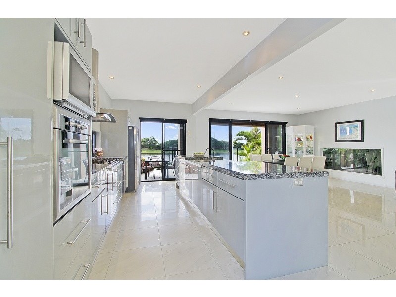 15 Bonaire Court, Kawana Island QLD 4575