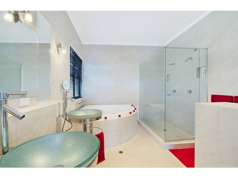 15 Bonaire Court, Kawana Island QLD 4575