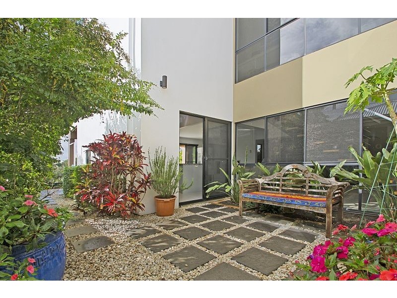 15 Bonaire Court, Kawana Island QLD 4575