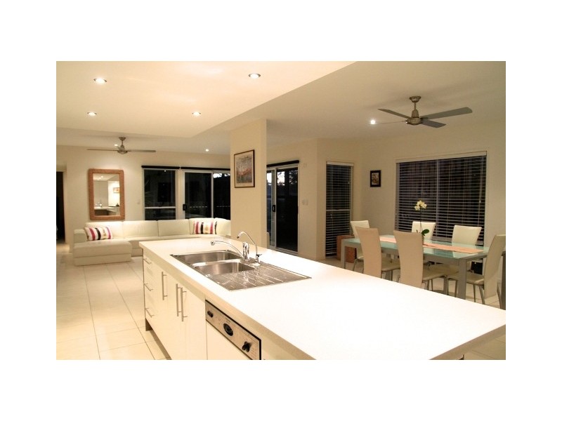 26 Magnetic Street, Kawana Island QLD 4575