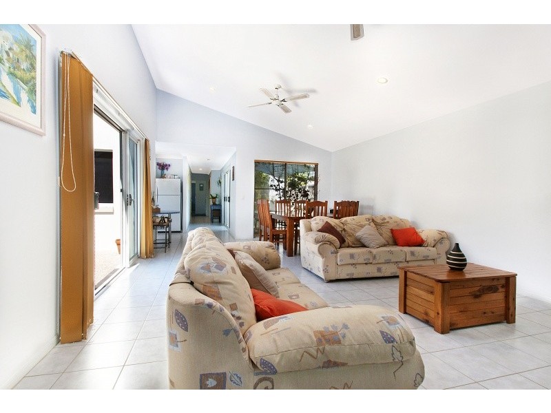 22 Bonaire Court, Kawana Island QLD 4575