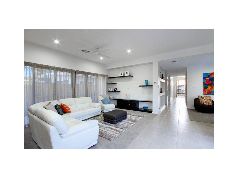 7 Bond Street, Pelican Waters QLD 4551