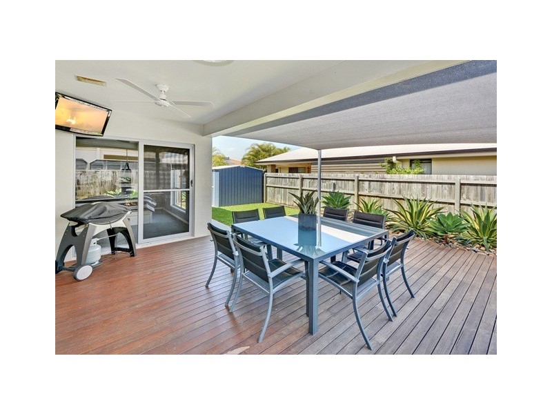 4 Maui Court, Kawana Island QLD 4575