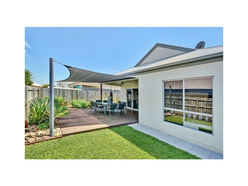 4 Maui Court, Kawana Island QLD 4575