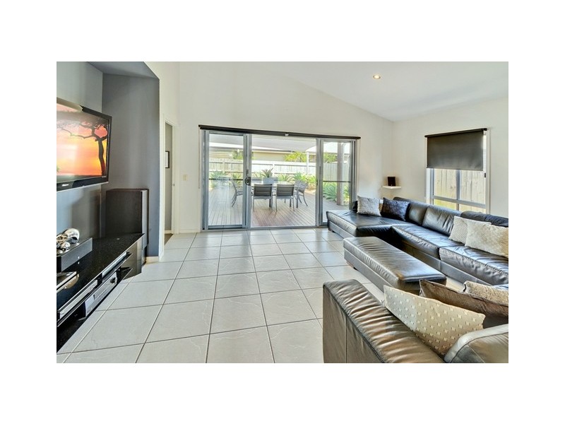 4 Maui Court, Kawana Island QLD 4575