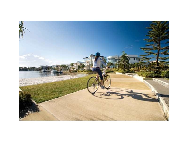 9 Tarawa Street, Kawana Island QLD 4575