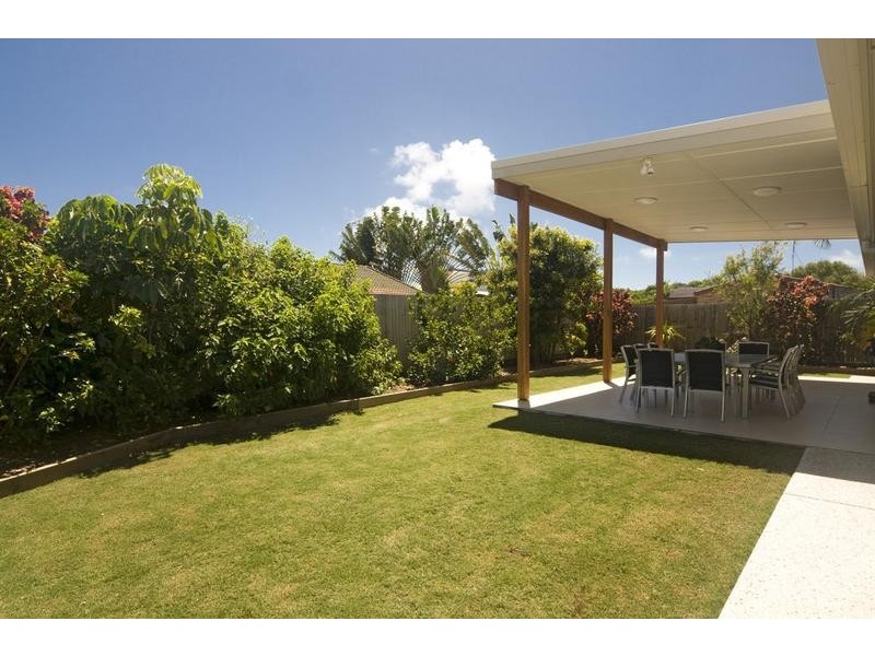 1 Coorabin Street, Warana QLD 4575