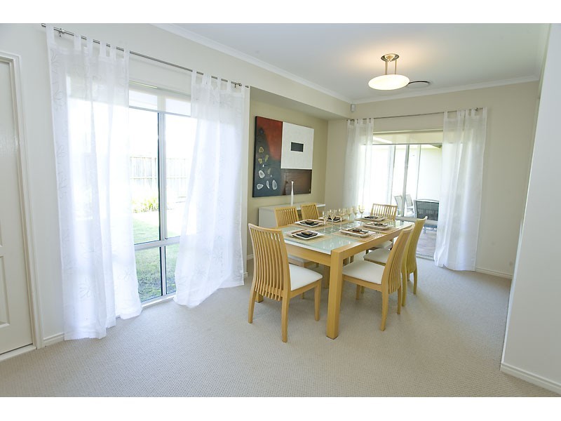 7 Columba Place, Golden Beach QLD 4551