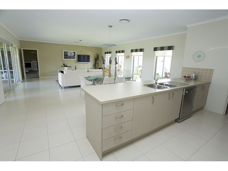 7 Columba Place, Golden Beach QLD 4551