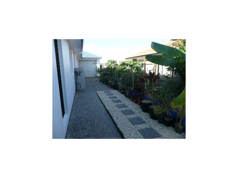 4 Magnetic Street, Kawana Island QLD 4575