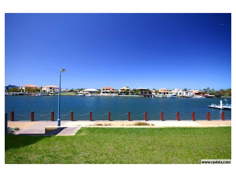 7 Capri Street, Kawana Island QLD 4575