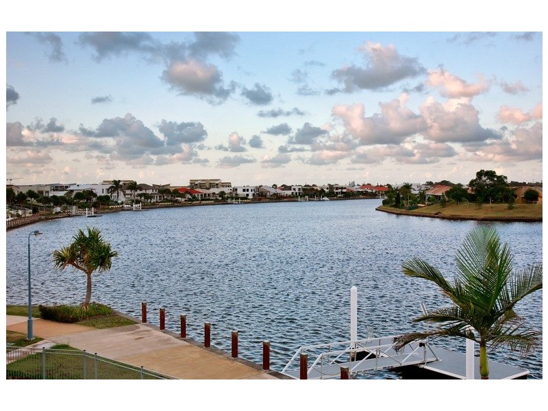 9 Majorca Place, Kawana Island QLD 4575