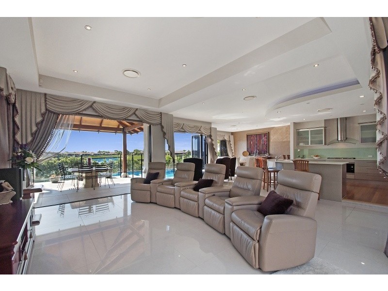 9 Majorca Place, Kawana Island QLD 4575