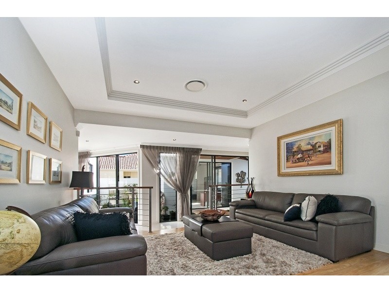 9 Majorca Place, Kawana Island QLD 4575