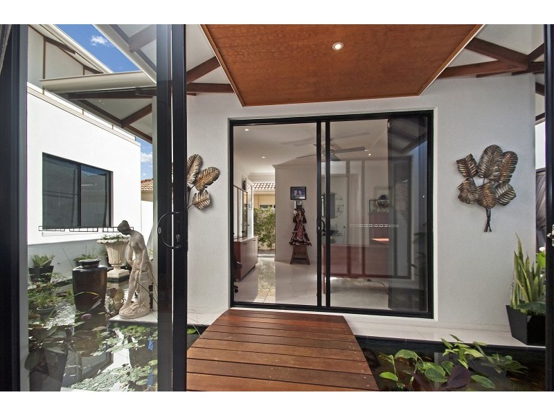 9 Majorca Place, Kawana Island QLD 4575