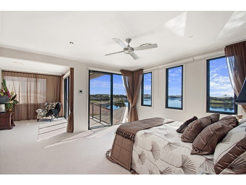 9 Majorca Place, Kawana Island QLD 4575