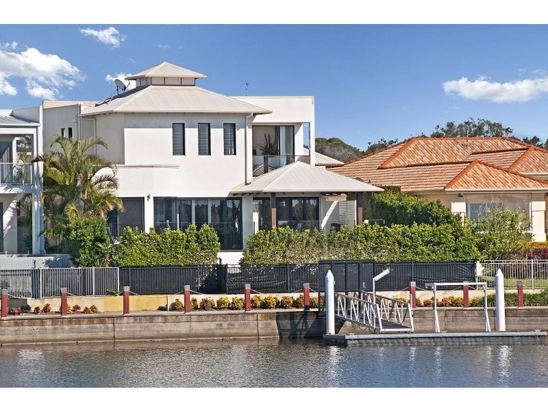 9 Majorca Place, Kawana Island QLD 4575