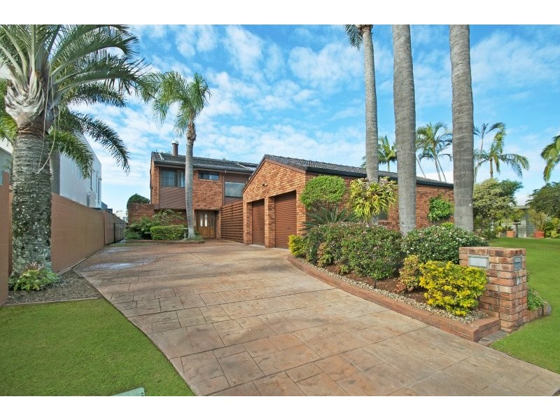 11 Oak Court, Minyama QLD 4575