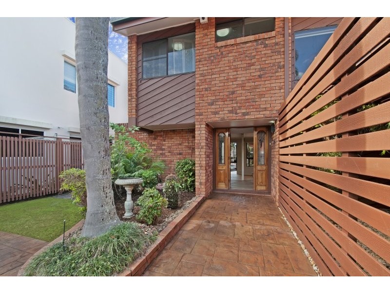 11 Oak Court, Minyama QLD 4575
