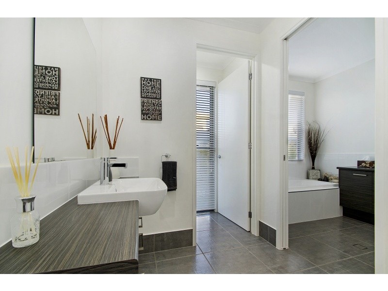 6 Macon Street, Birtinya QLD 4575