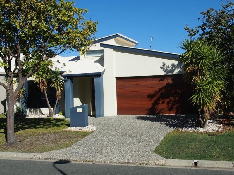 8 Easter Street, Kawana Island QLD 4575