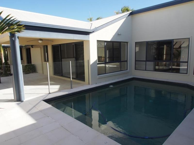 8 Easter Street, Kawana Island QLD 4575