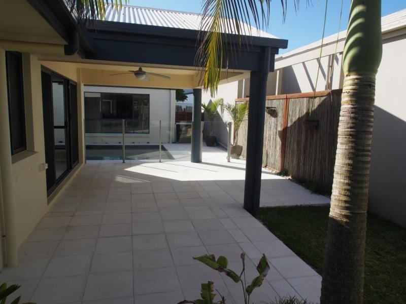 8 Easter Street, Kawana Island QLD 4575