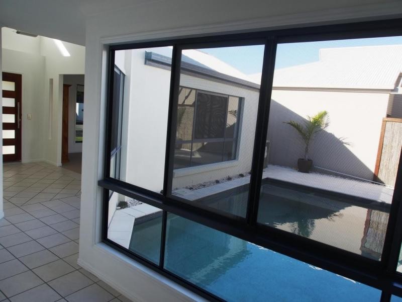 8 Easter Street, Kawana Island QLD 4575