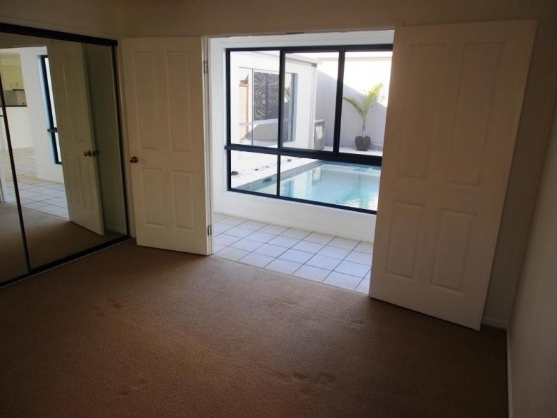 8 Easter Street, Kawana Island QLD 4575