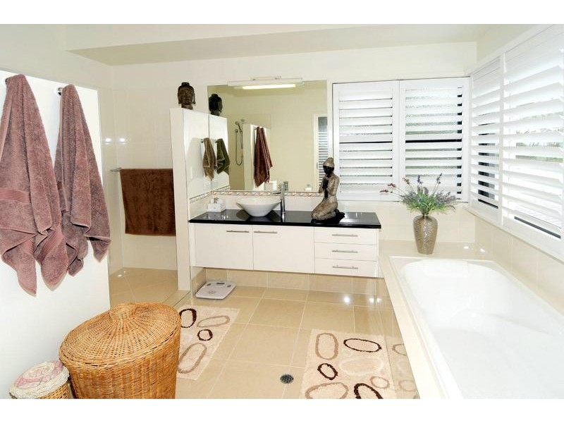 90 Sugar Bag Road, Little Mountain QLD 4551