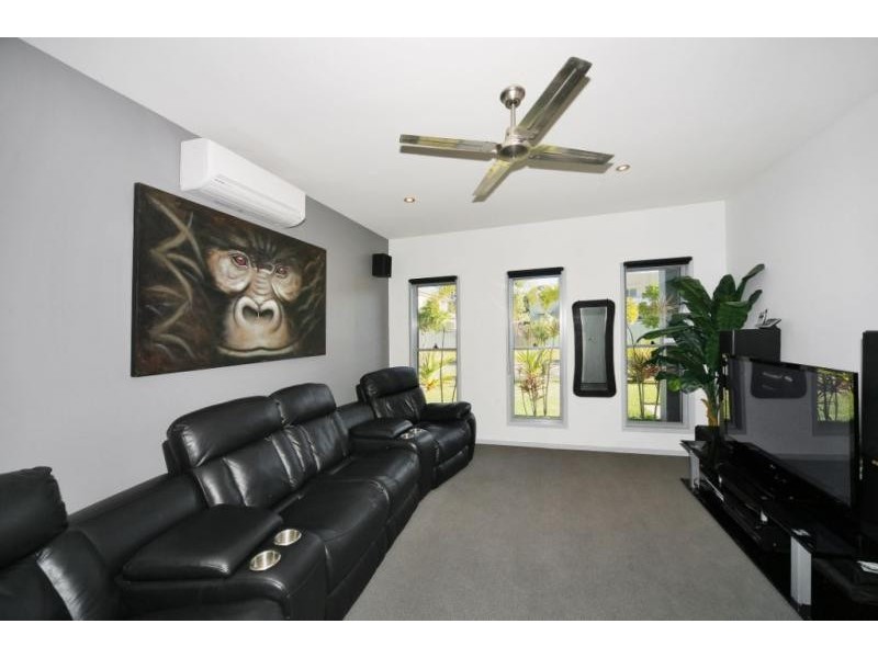 10 Tarawa Street, Kawana Island QLD 4575
