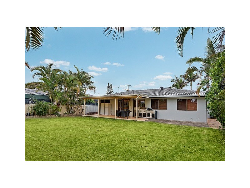 80 Lapoinya Crescent, Warana QLD 4575
