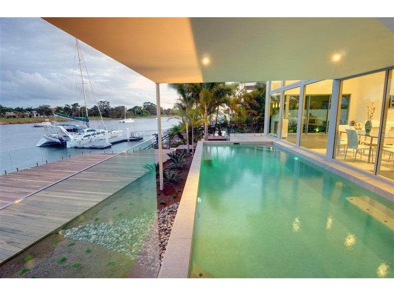 1 Mooloolah Island, Minyama QLD 4575