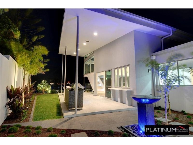 1 Mooloolah Island, Minyama QLD 4575