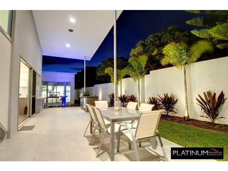 1 Mooloolah Island, Minyama QLD 4575