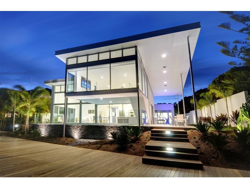 1 Mooloolah Island, Minyama QLD 4575