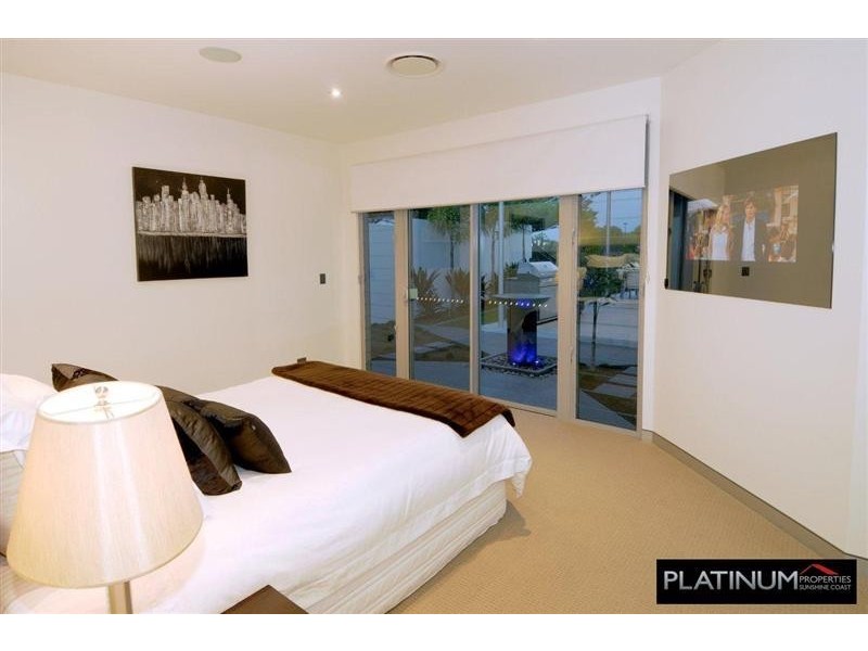1 Mooloolah Island, Minyama QLD 4575