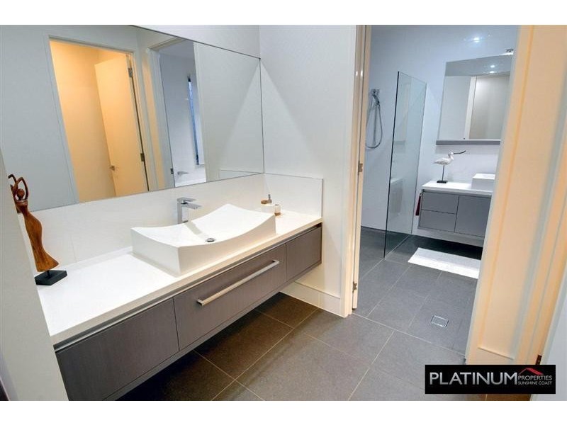 1 Mooloolah Island, Minyama QLD 4575