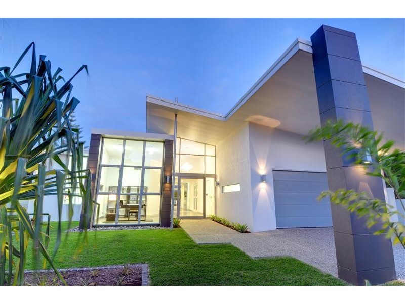 1 Mooloolah Island, Minyama QLD 4575