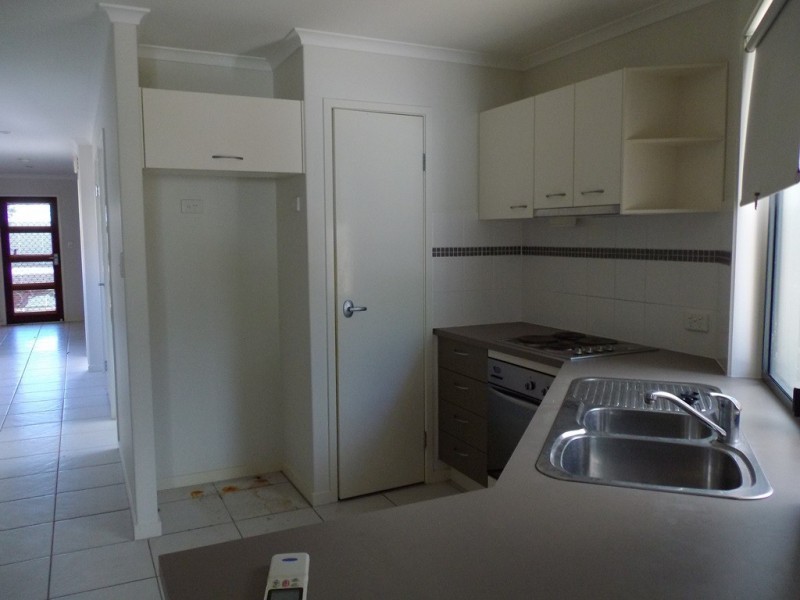 1/3 Whitsunday Street, Kawana Island QLD 4575