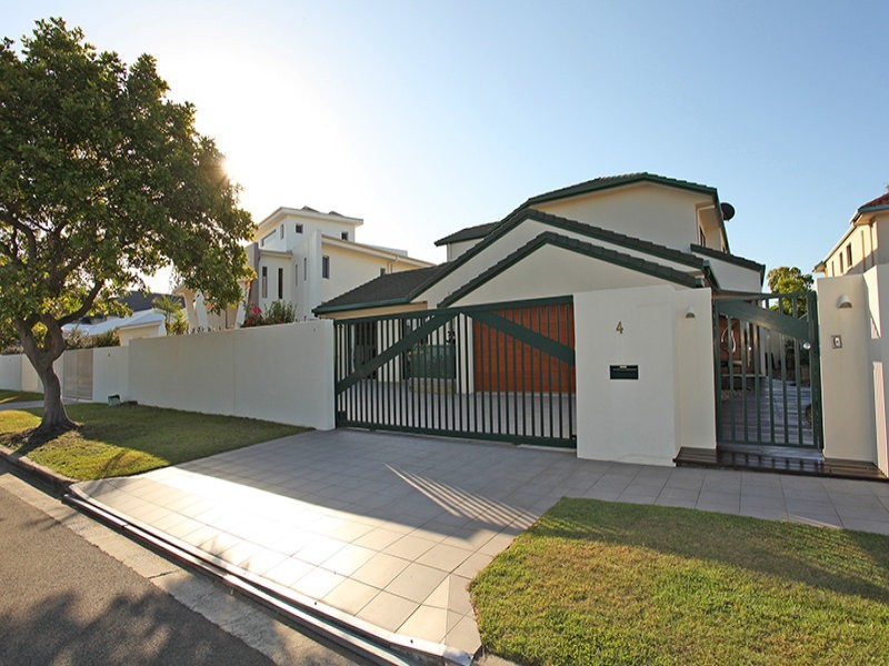 4 Oak Court, Minyama QLD 4575