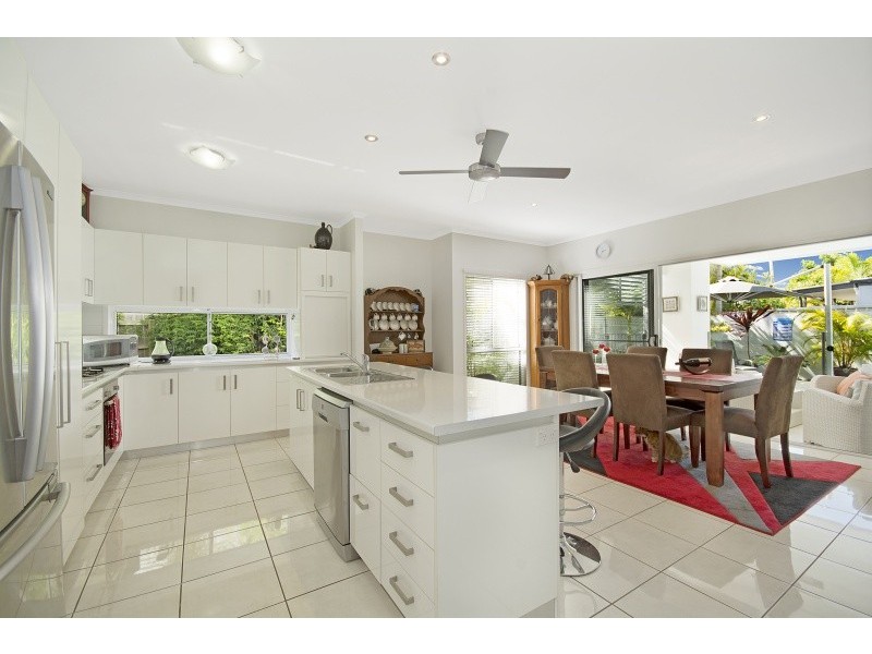 12 Tarawa Street, Kawana Island QLD 4575