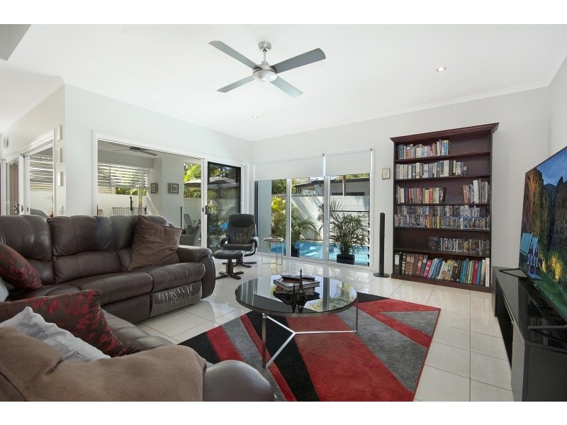 12 Tarawa Street, Kawana Island QLD 4575