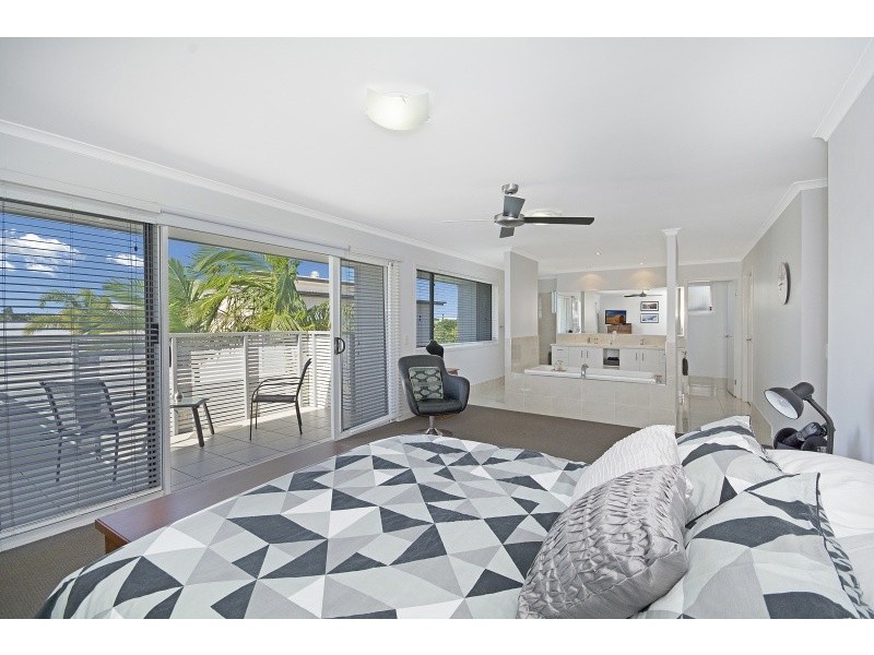 12 Tarawa Street, Kawana Island QLD 4575