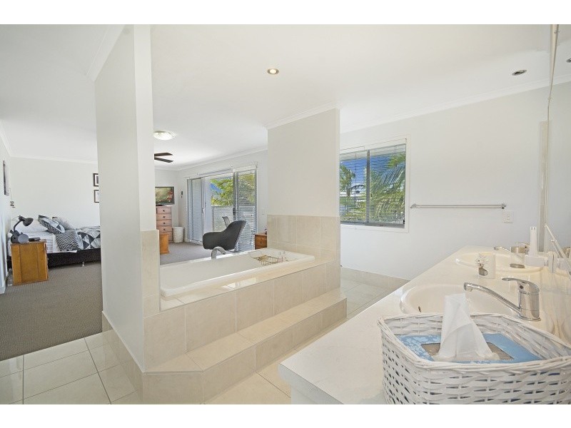 12 Tarawa Street, Kawana Island QLD 4575