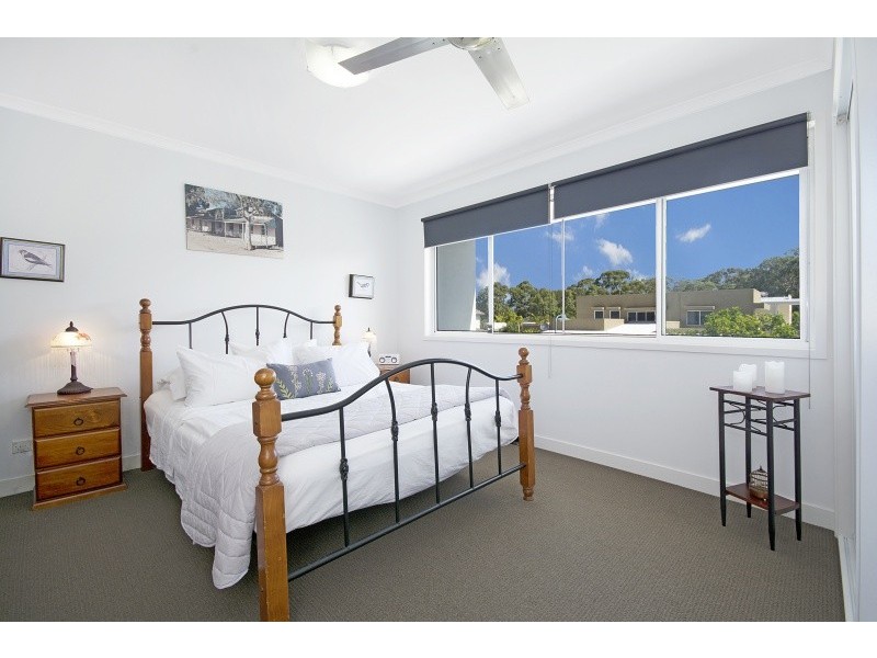 12 Tarawa Street, Kawana Island QLD 4575