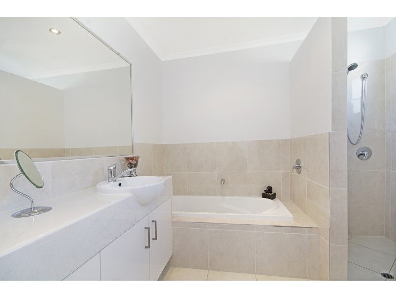 12 Tarawa Street, Kawana Island QLD 4575