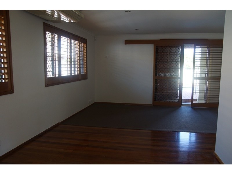 Warana QLD 4575