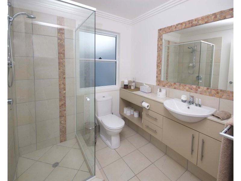 18 Flores Street, Parrearra QLD 4575