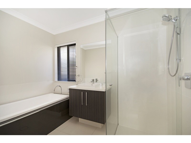 1 Parkland Close, Birtinya QLD 4575